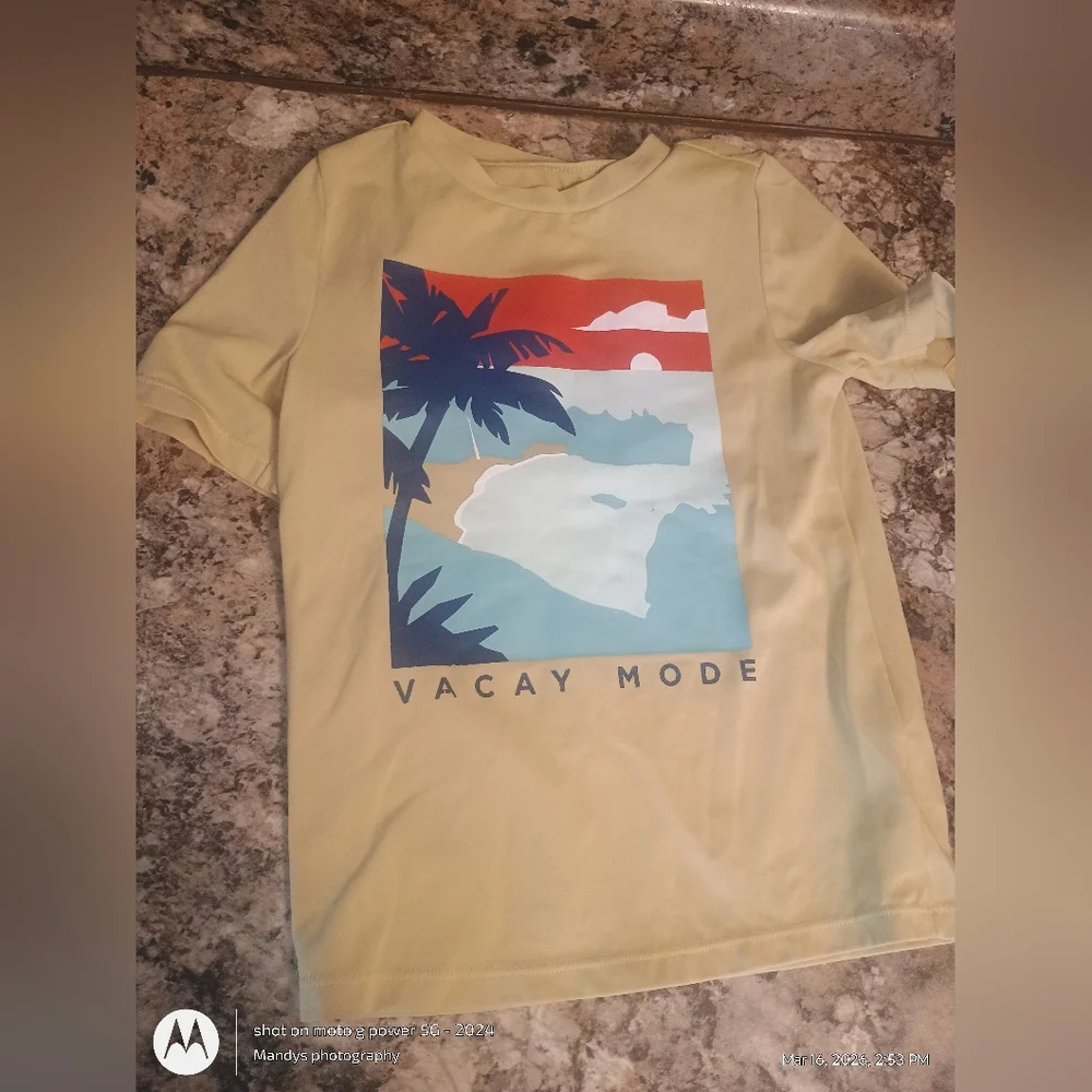 Boys Swim Shirt Size 5 - Picture 1 of 2